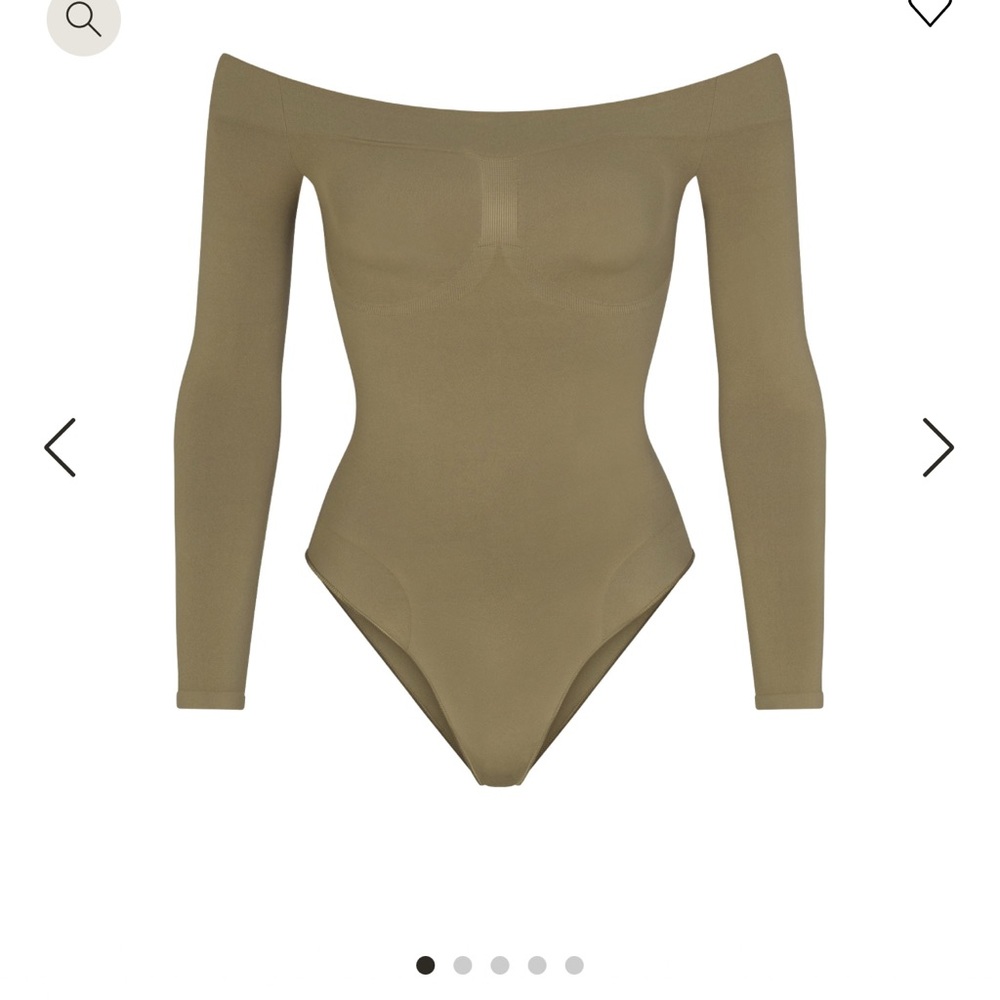 SKIMS Bodysuit off the shoulder. New with tags. Size M